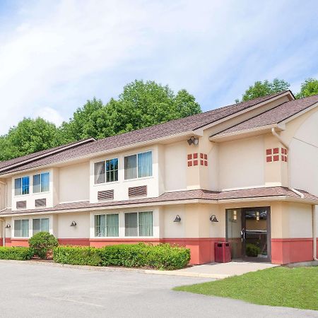 Hotel Super 8 By Wyndham Oneonta/Cooperstown Extérieur photo