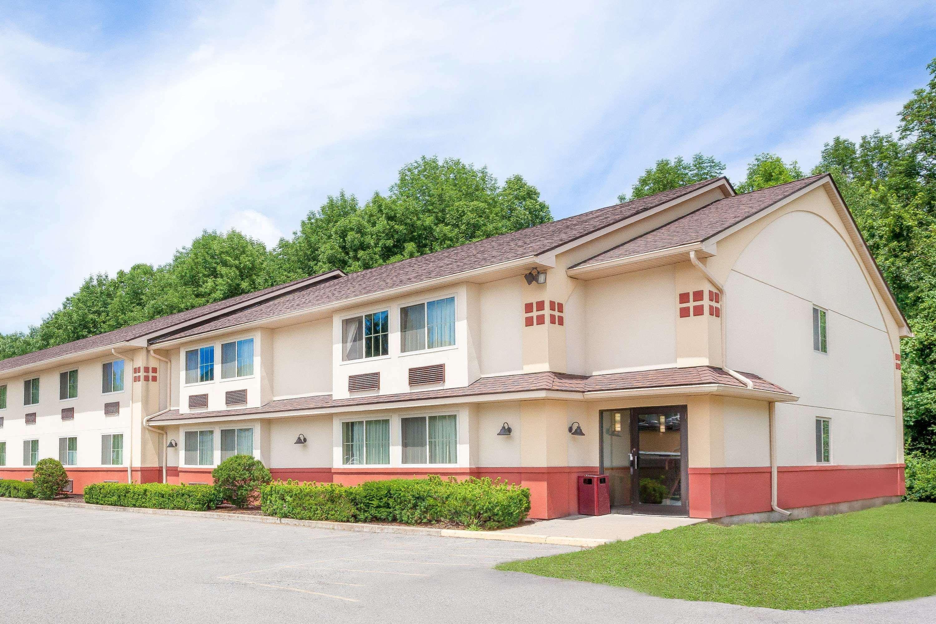 Hotel Super 8 By Wyndham Oneonta/Cooperstown Extérieur photo
