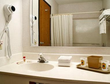 Hotel Super 8 By Wyndham Oneonta/Cooperstown Extérieur photo